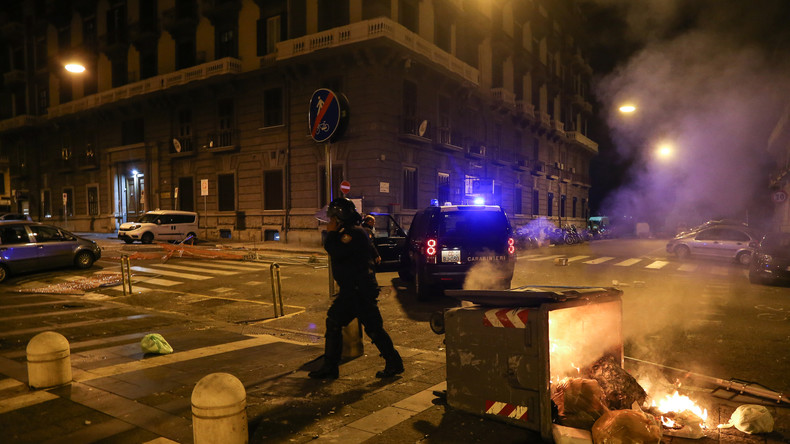 Naples: violences lors de manifestations anti couvre-feu, des policiers et des journalistes attaqués