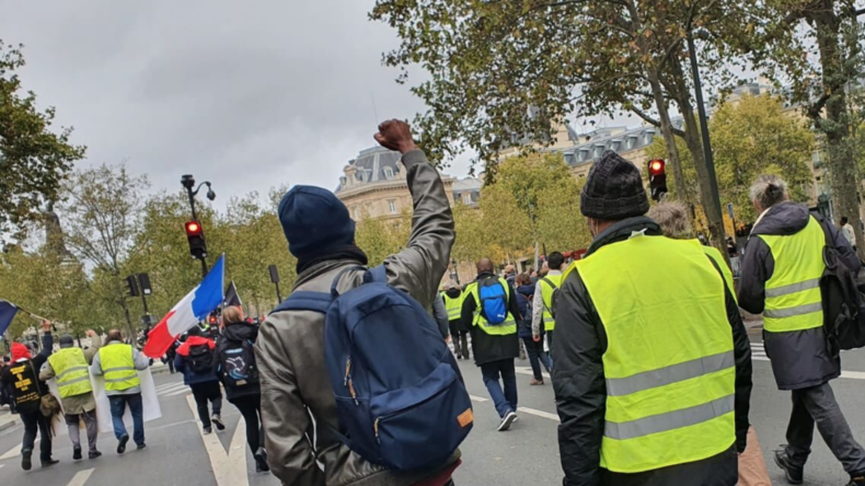 Des Gilets jaunes réunis à Paris pour dénoncer la précarité des handicapés