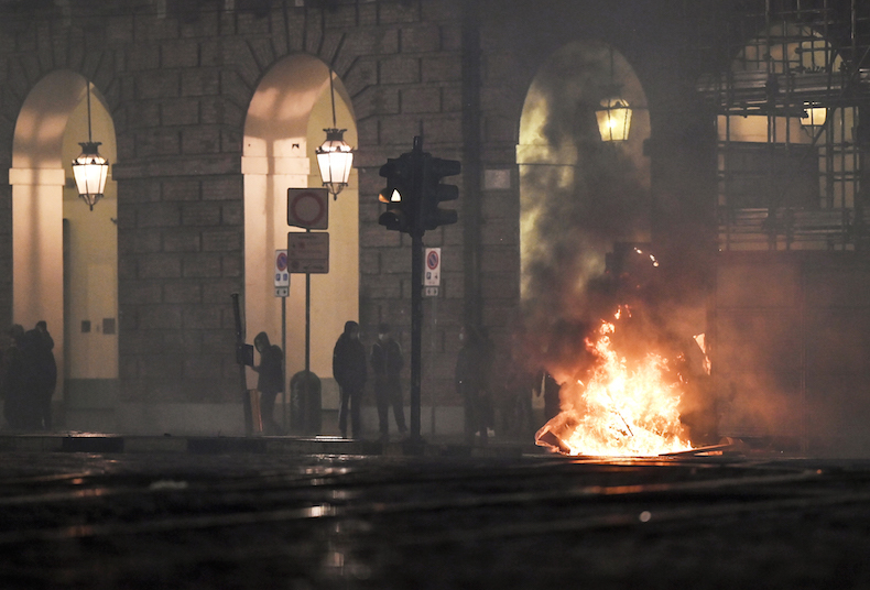 Covid : manifestations dans plusieurs villes italiennes contre les nouvelles mesures de restriction