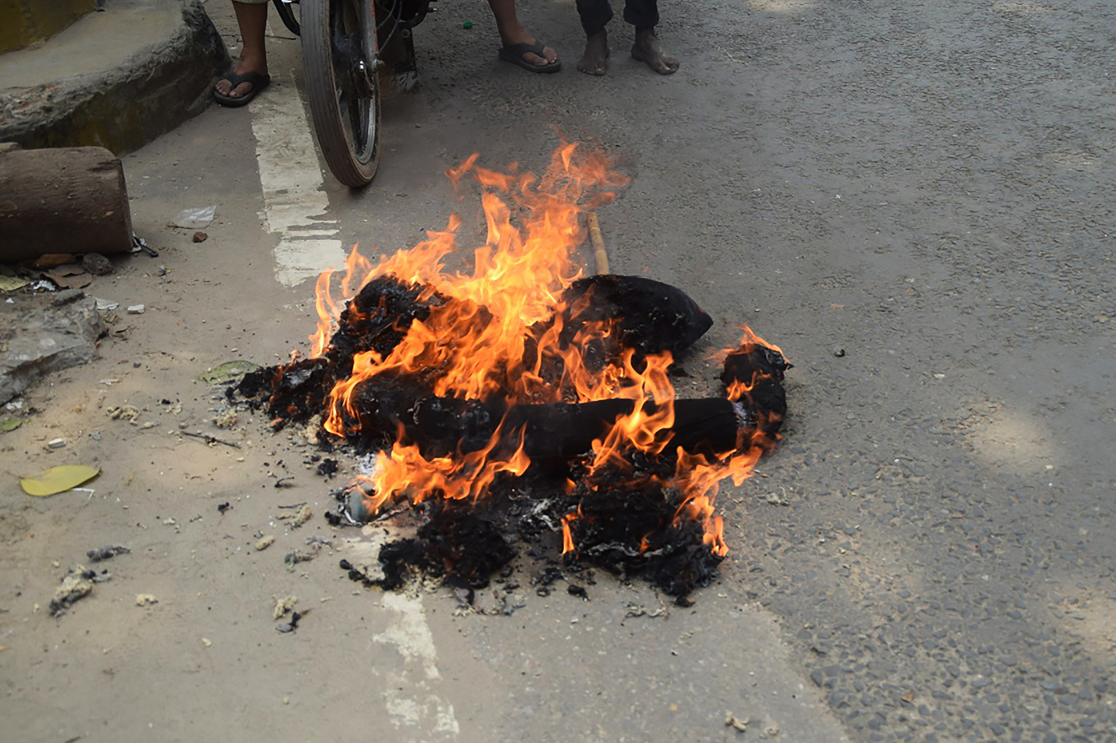 40 000 manifestants, une effigie brûlée : marche géante au Bangladesh contre les propos de Macron