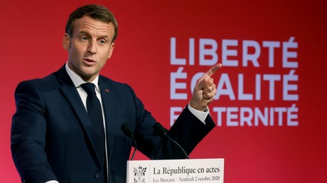 Hors sujet, vain, bienvenu ? Le discours de Macron sur le séparatisme islamiste divise l’opposition