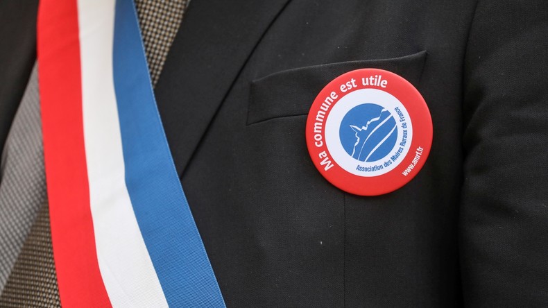 Banlieues frappées par la crise : 101 maires tirent la sonnette d'alarme et écrivent à Macron