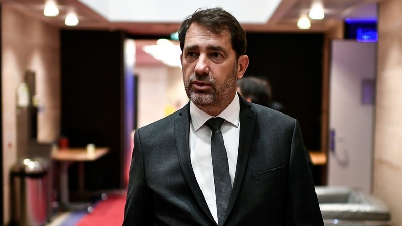 Castaner déclare son «amour» aux journalistes et provoque des critiques dans la profession