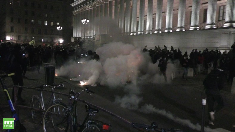 Lyon : des milliers de personnes manifestent contre la loi Sécurité globale