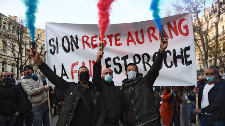 A Marseille, colère dans la rue des restaurateurs et cafetiers