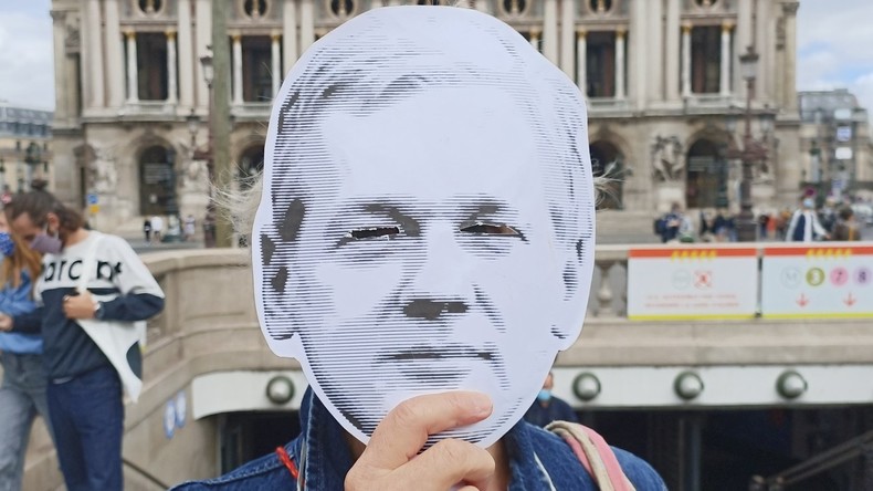 Rayé d'un rapport sur les droits fondamentaux au Parlement européen, Assange toujours sous écrous