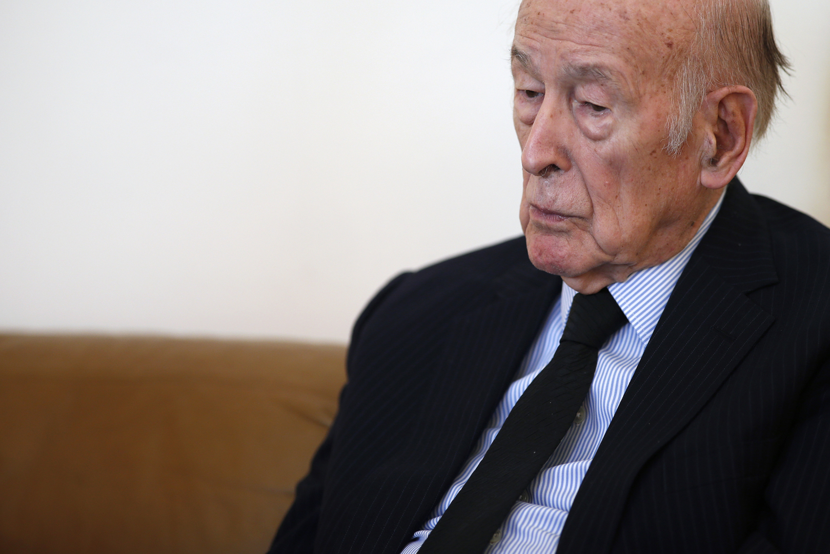 L'ancien président Giscard d'Estaing hospitalisé à Tours — RT en français