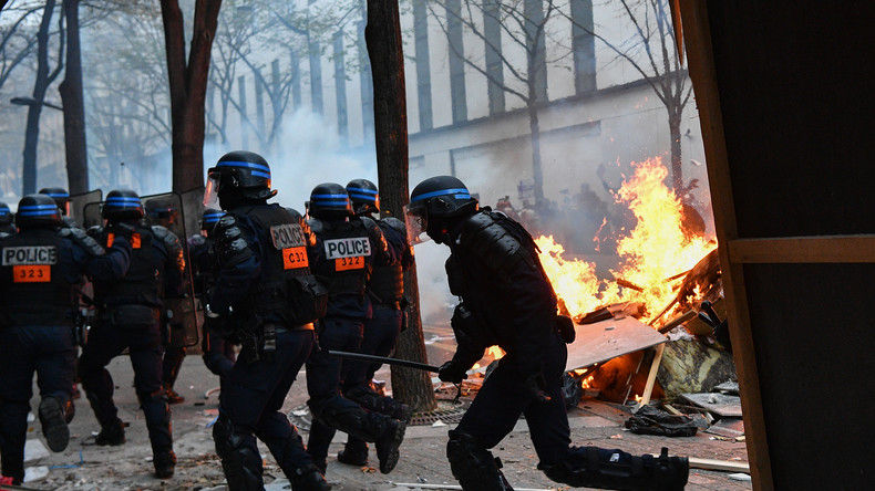 Journée de manifestation «pour les droits sociaux et la liberté» à Paris