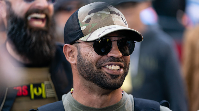 Etats-Unis : le leader des «Proud boys» arrêté pour avoir brulé une bannière Black lives matter