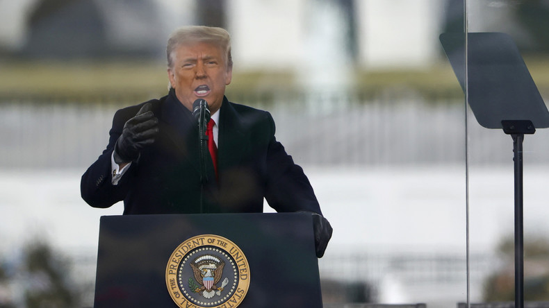 «Nous ne serons pas réduits au silence»: après son blocage par Twitter, Trump promet d'autres pistes