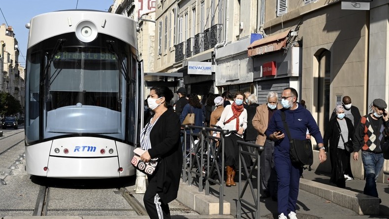 Des cas du variant britannique détectés dans les Bouches-du-Rhône, couvre-feu avancé à 18h