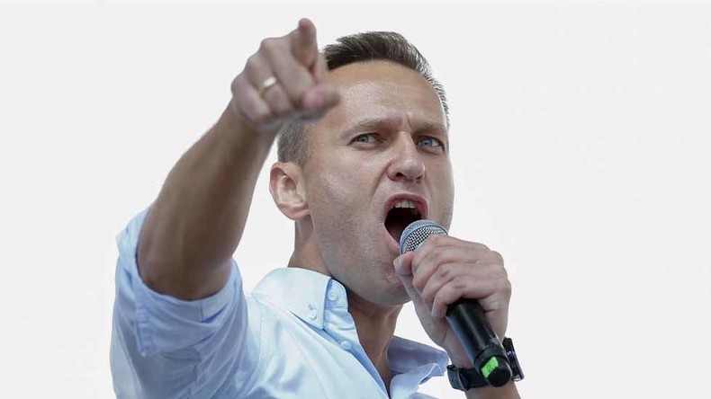 Les services pénitentiaires russes promettent d'arrêter Navalny en cas de retour en Russie