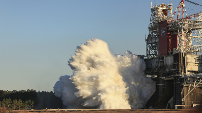 Incident lors d'un test moteur de la fusée américaine SLS, destinée à une mission lunaire habitée