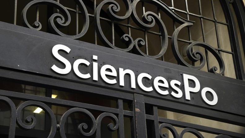 Affaire Duhamel : des étudiants manifestent pour réclamer la démission du directeur de Sciences Po