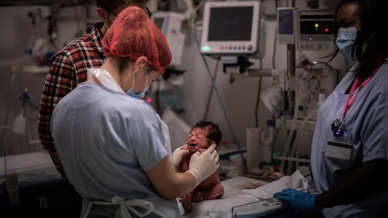 Natalité, espérance de vie, mariages : la démographie française lourdement impactée par le Covid-19
