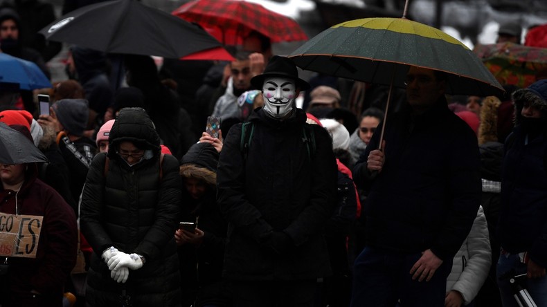 Madrid : des milliers de manifestants contre les mesures sanitaires du gouvernement