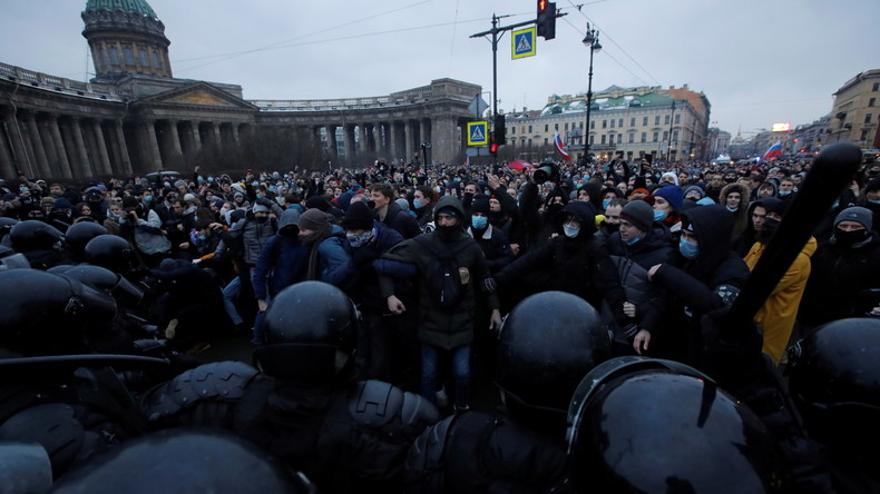 Manifestations en Russie : Moscou proteste contre l'ambassadeur des Etats-Unis