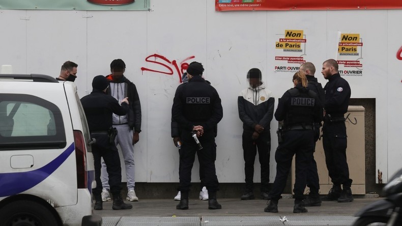 Contrôles d'identité discriminatoires : la France mise en demeure par six ONG