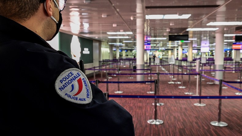 Fermeture des frontières aux pays hors UE : une mesure jugée tardive par la droite