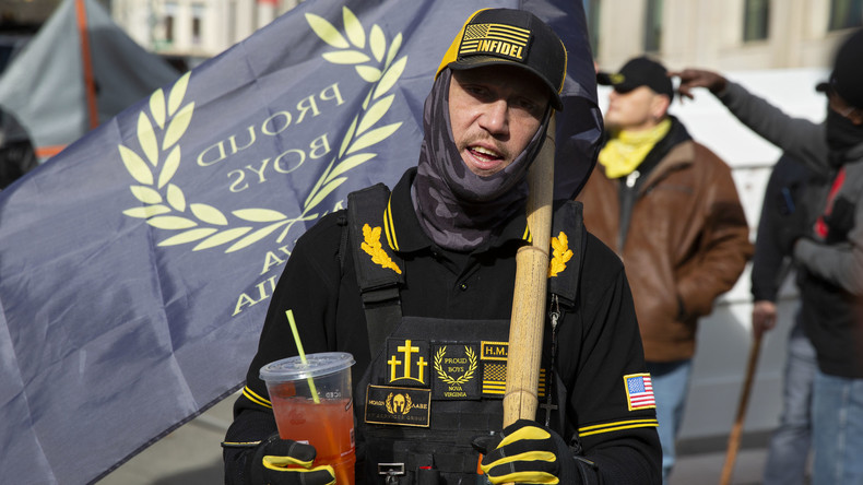 Canada : les Proud boys rejoignent al-Qaïda et Daesh sur la liste des groupes terroristes