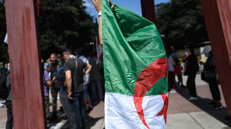 L'Algérie demande à la France d' «assumer ses responsabilités» quant aux essais nucléaires au Sahara