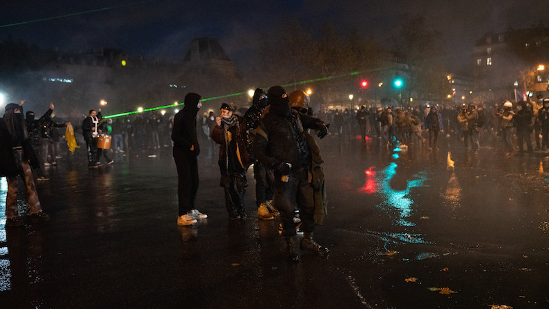 Un rapport d'Amnesty International dénonce des atteintes aux droits à manifester en France