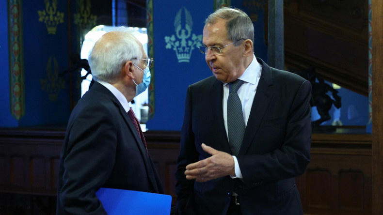 «Qui s'éloigne de qui ?» : Sergueï Lavrov répond aux inquiétudes de Josep Borrell