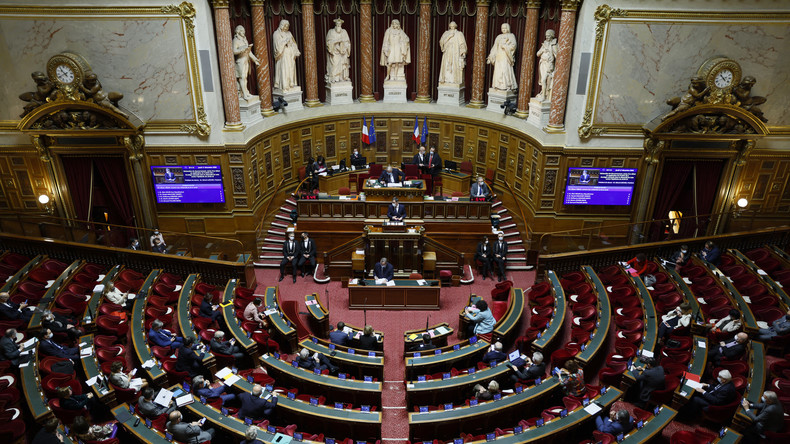 65 sénateurs écrivent à Macron pour demander la réouverture des restaurants à midi