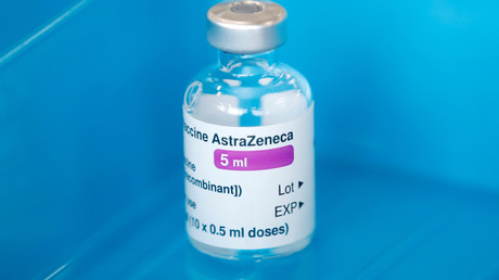 Un flacon de vaccin AstraZeneca/Oxford le 4 février 2021 au Royaume-Uni (image d'illustration).