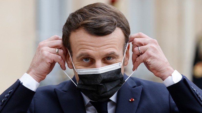 Paris XVIIIe : un «bain de foule» pas si paisible pour Emmanuel Macron ? (VIDEO)