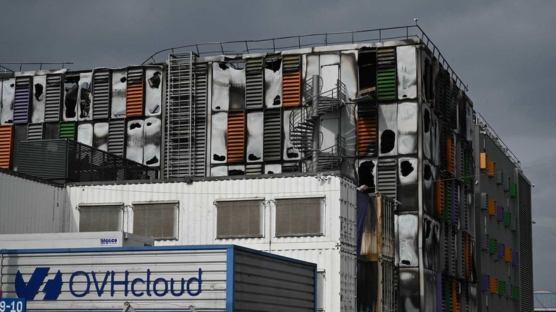 Des «data centers» d'OVHcloud détruits dans un spectaculaire incendie à Strasbourg