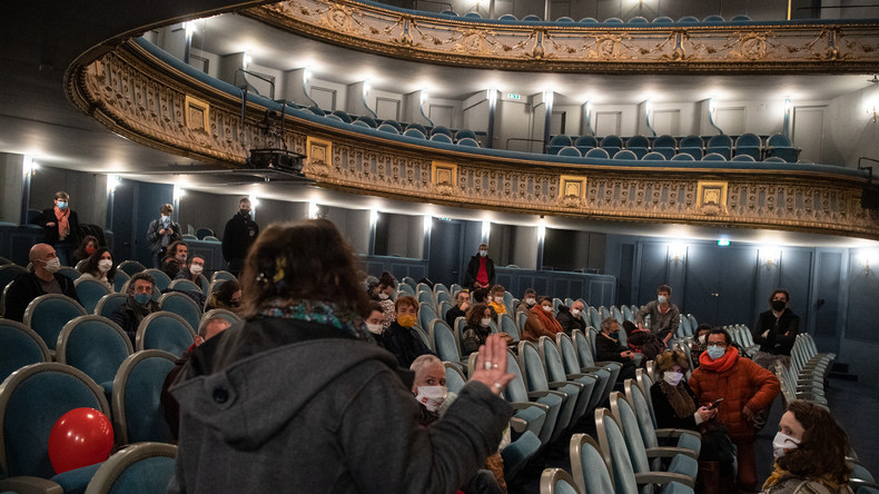 Covid-19 : le monde du spectacle poursuit la mobilisation avec l'occupation de l'Odéon