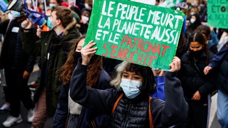 Mobilisation à Paris pour le climat et la justice sociale à l'appel de Youth for Climate (VIDEOS)