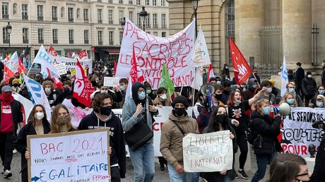 Manifestants étudiants à Paris le 16 mars.