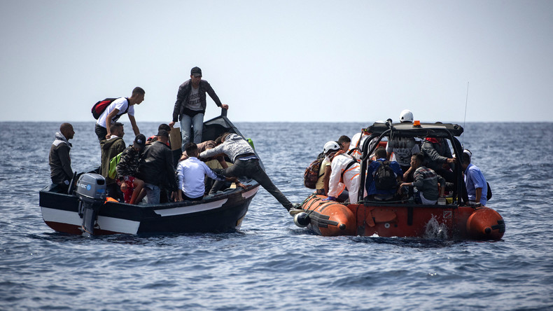 Maroc : une centaine de migrants tente de gagner à la nage l'enclave espagnole de Ceuta