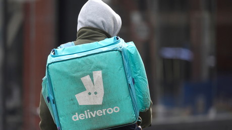 Un livreur Deliveroo sur son vélo, le 31 mars 2021, à Londres (image d'illustration).