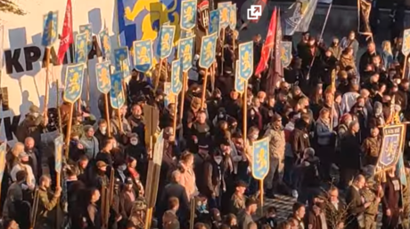 Défilé organisé le 28 avril 2021 à Kiev en hommage à la division «SS Galicienne n°1».
