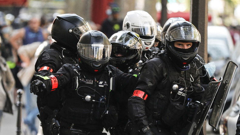 «Il y a eu une charge sans sommation» : des blessés lors d'un rassemblement de Gilets jaunes à Paris