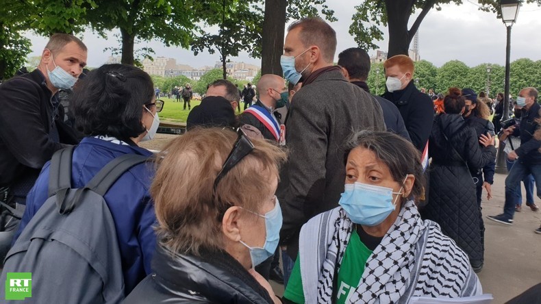 Des Dizaines De Personnes Reunies A Paris Pour Une Manifestation Pro Palestinienne Rt En Francais