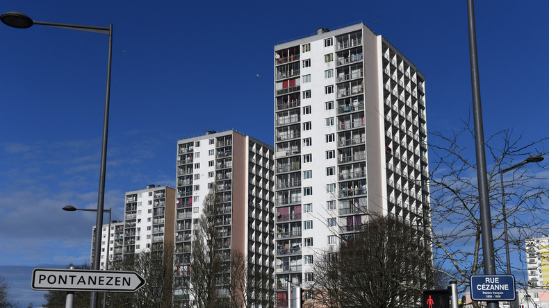 Feux de voitures dans une cité à Brest : les pompiers pris à partie, la police n'intervient pas