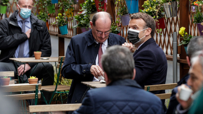 Terrasses rouvertes : Macron et l'exécutif se mettent en scène dans une opération de communication