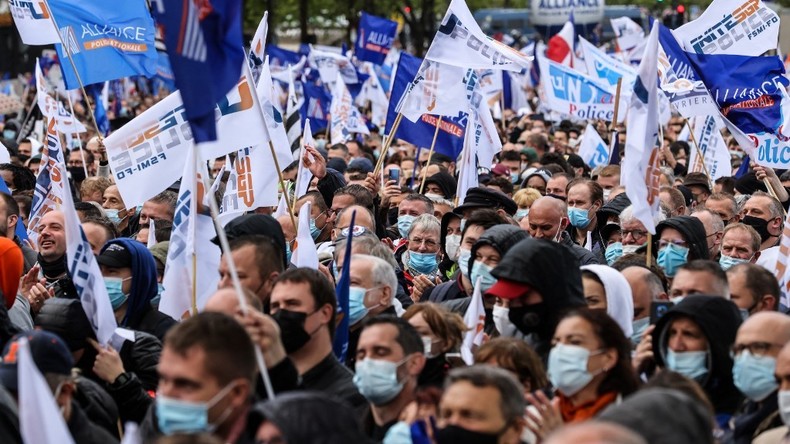 «Je soutiens les forces de l'ordre» : quand un journaliste appelle à manifester avec les policiers
