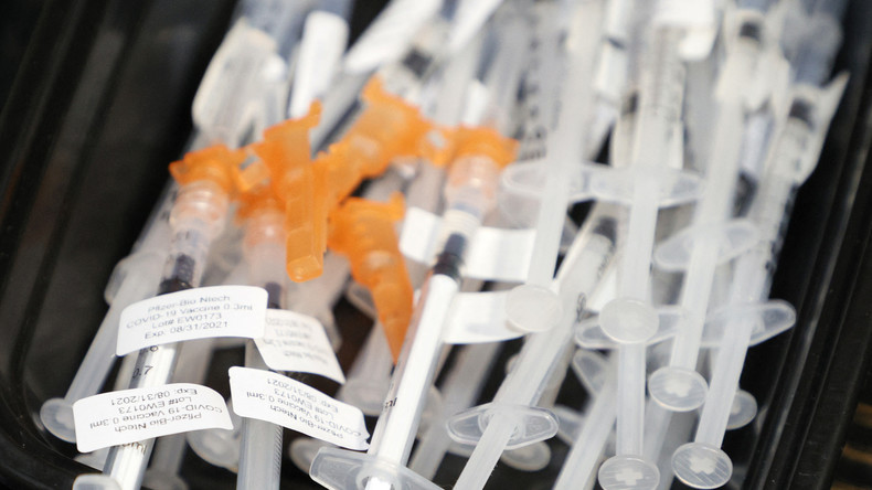 Vaccins anti-Covid : une campagne en ligne de dénigrement contre Pfizer fait flop