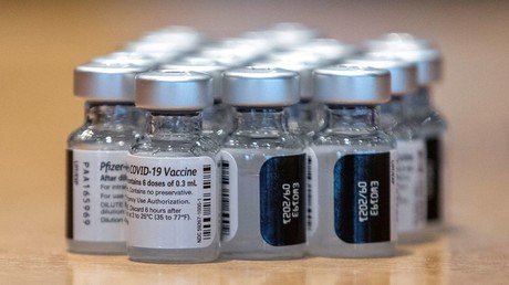 Des flacons du vaccin contre le Covid-19 de Pfizer/BioNTech, à Toronto, au Canada, le 5 mai 2021 (image d'illustration)