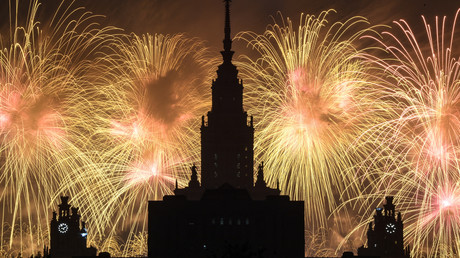 Russie : feux d'artifice pour marquer les célébrations du Jour de la Victoire