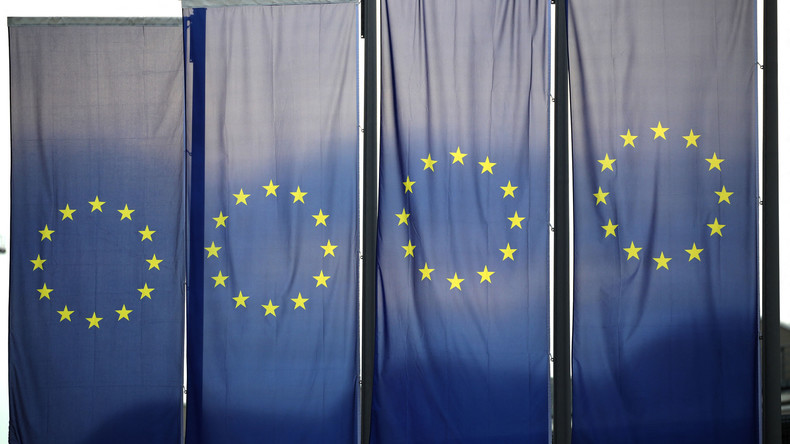 Alpes-Maritimes : un Gilet jaune décroche des drapeaux européens et se rebelle, un an de prison