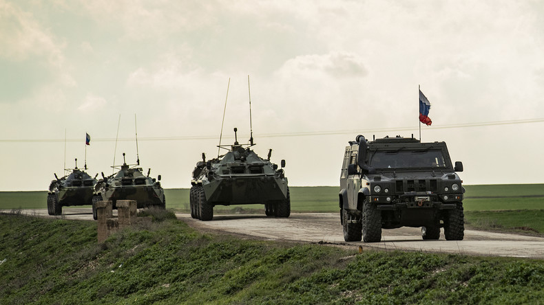 Syrie : un militaire russe tué et trois autres blessés dans l'explosion de leur véhicule blindé