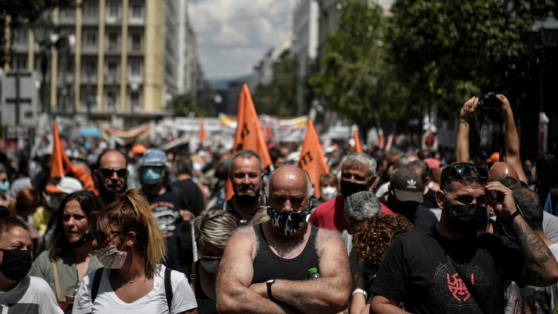 Grèce : des milliers de manifestants défilent contre une nouvelle loi sur le travail (VIDEO)