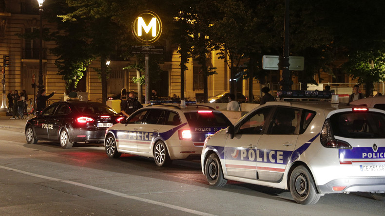 Nouvelle soirée aux Invalides avec des centaines de jeunes, la police prise à partie (VIDEOS)