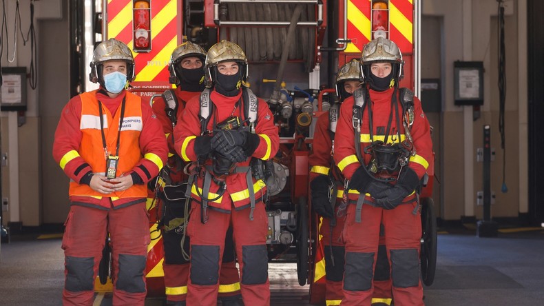 Des pompiers mobilisés pour mettre sous pli la propagande électorale en Savoie et dans le Haut-Rhin